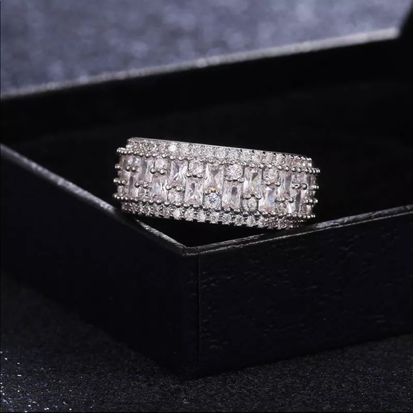 New Luxury 925 Silver Diamond Ring - Picture 7 of 7